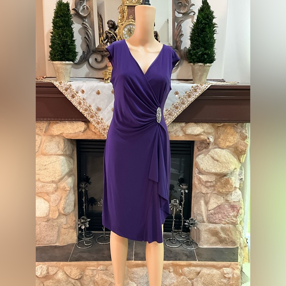 Purple Enfocus Studio midi dress with V-neckline and ruching detail